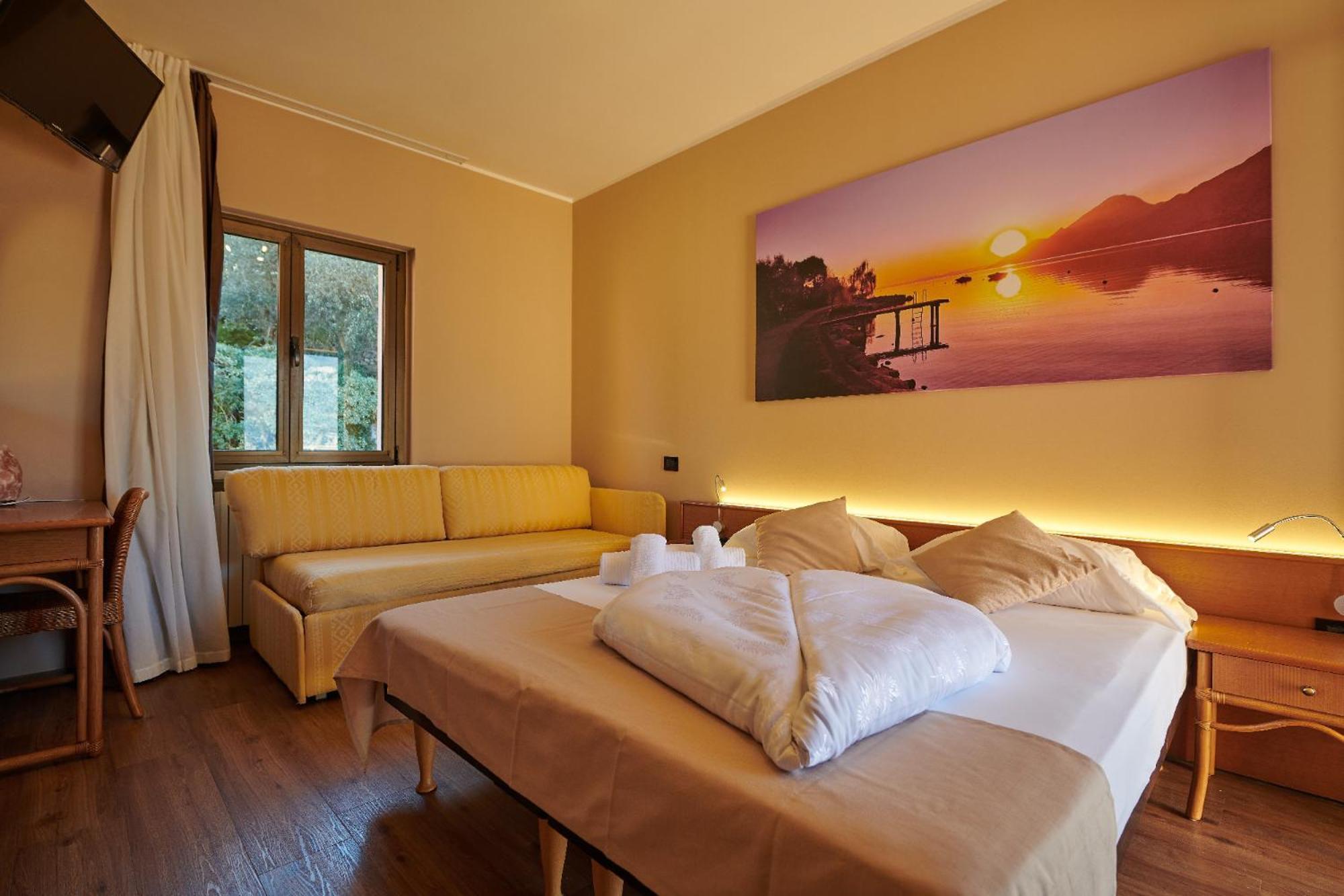 Hotel Eden Brenzone sul Garda Oda fotoğraf