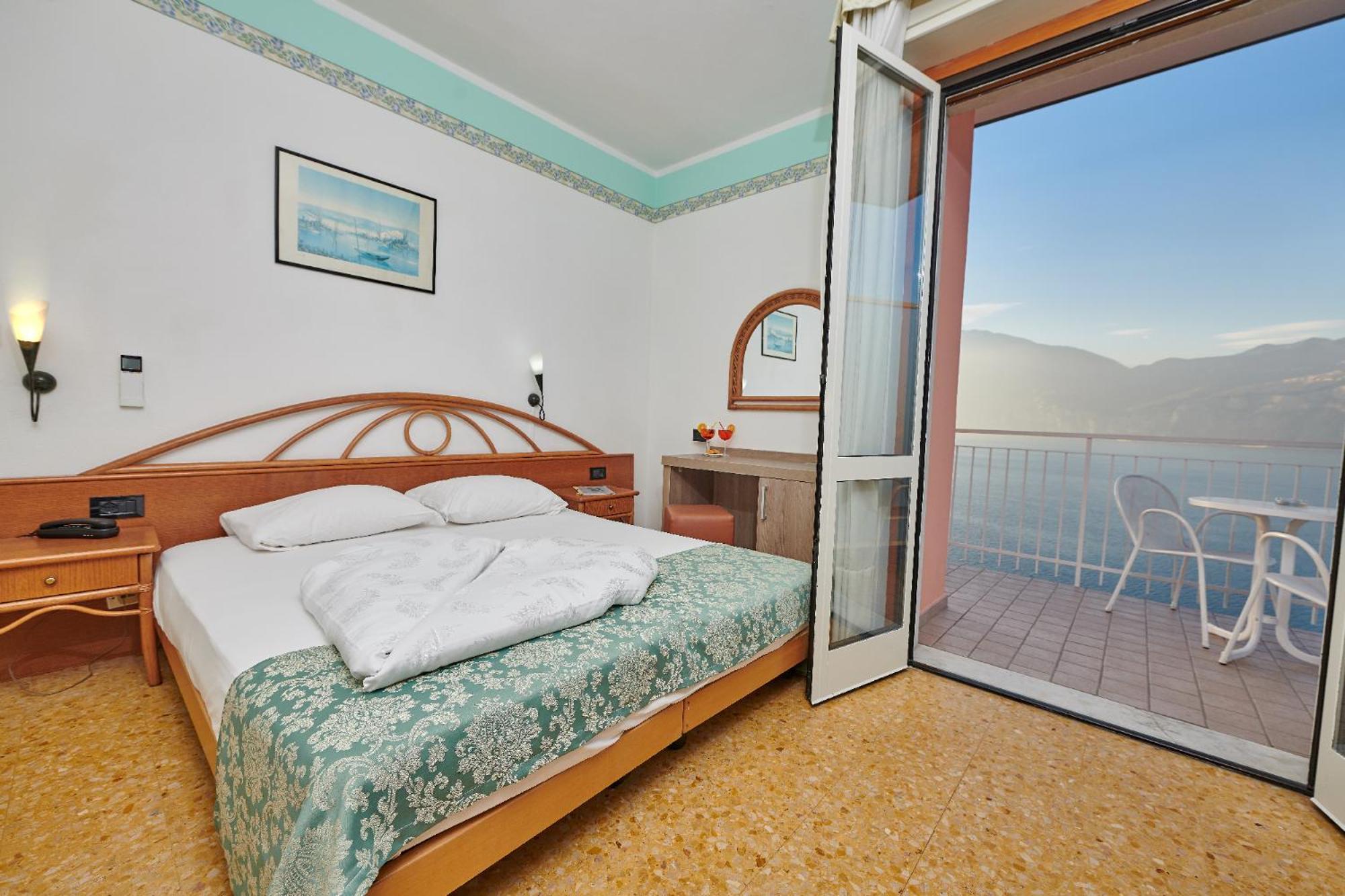 Hotel Eden Brenzone sul Garda Oda fotoğraf