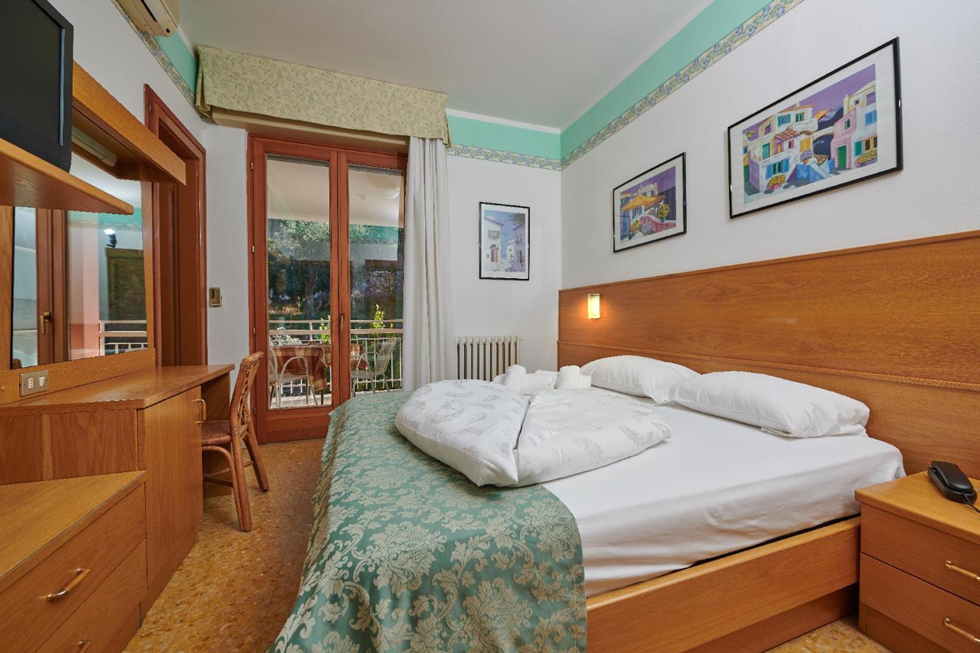 Hotel Eden Brenzone sul Garda Oda fotoğraf