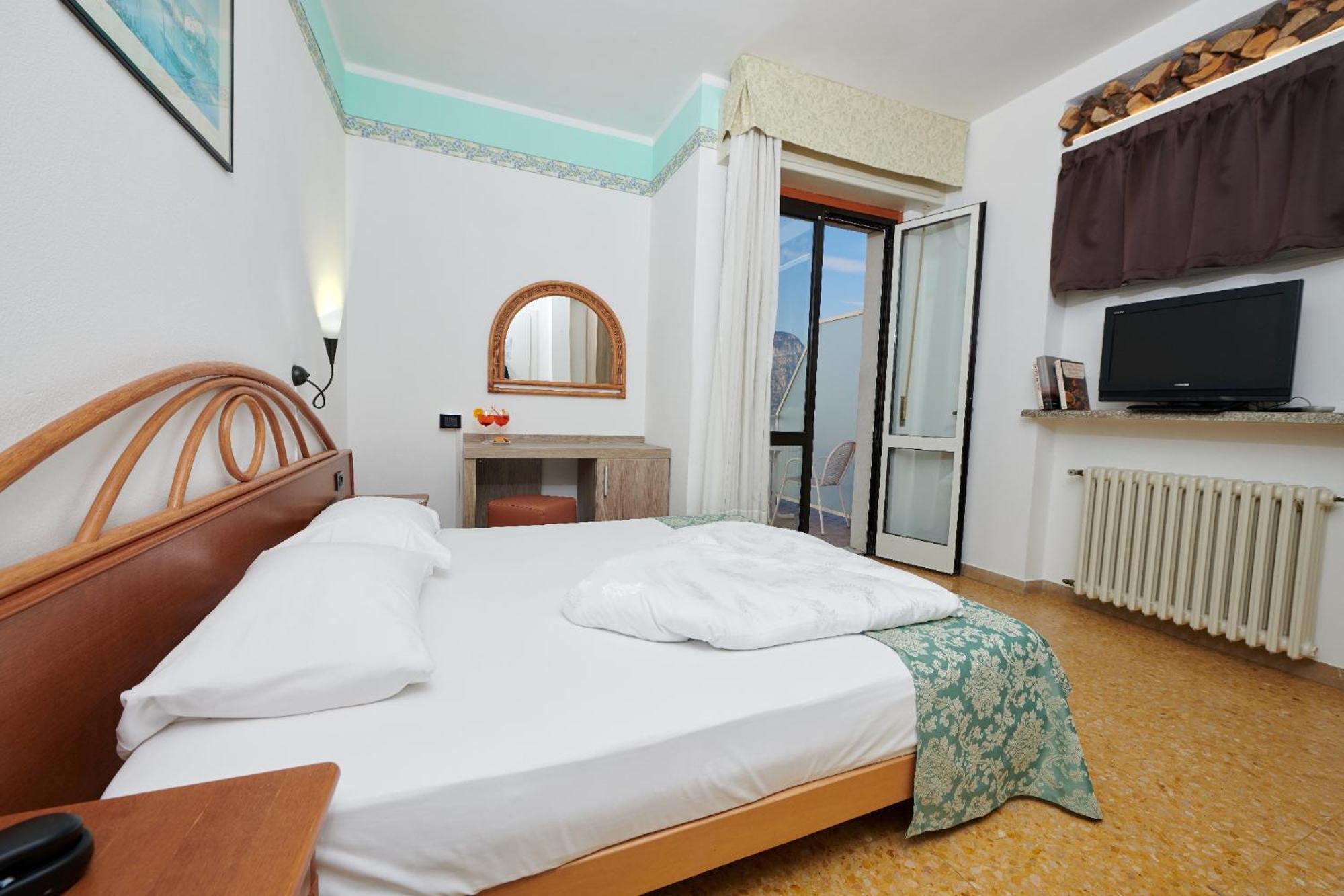 Hotel Eden Brenzone sul Garda Oda fotoğraf