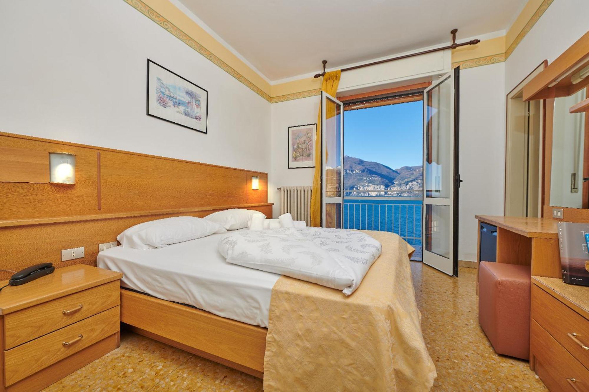 Hotel Eden Brenzone sul Garda Oda fotoğraf