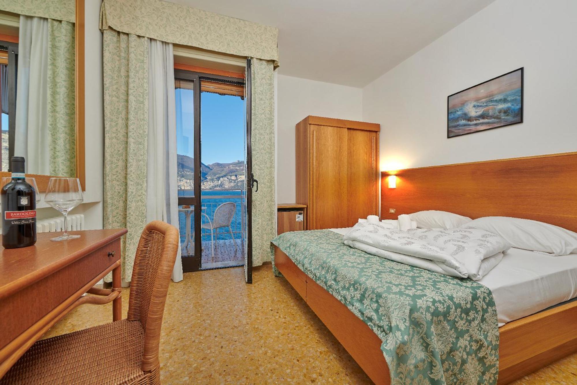 Hotel Eden Brenzone sul Garda Oda fotoğraf