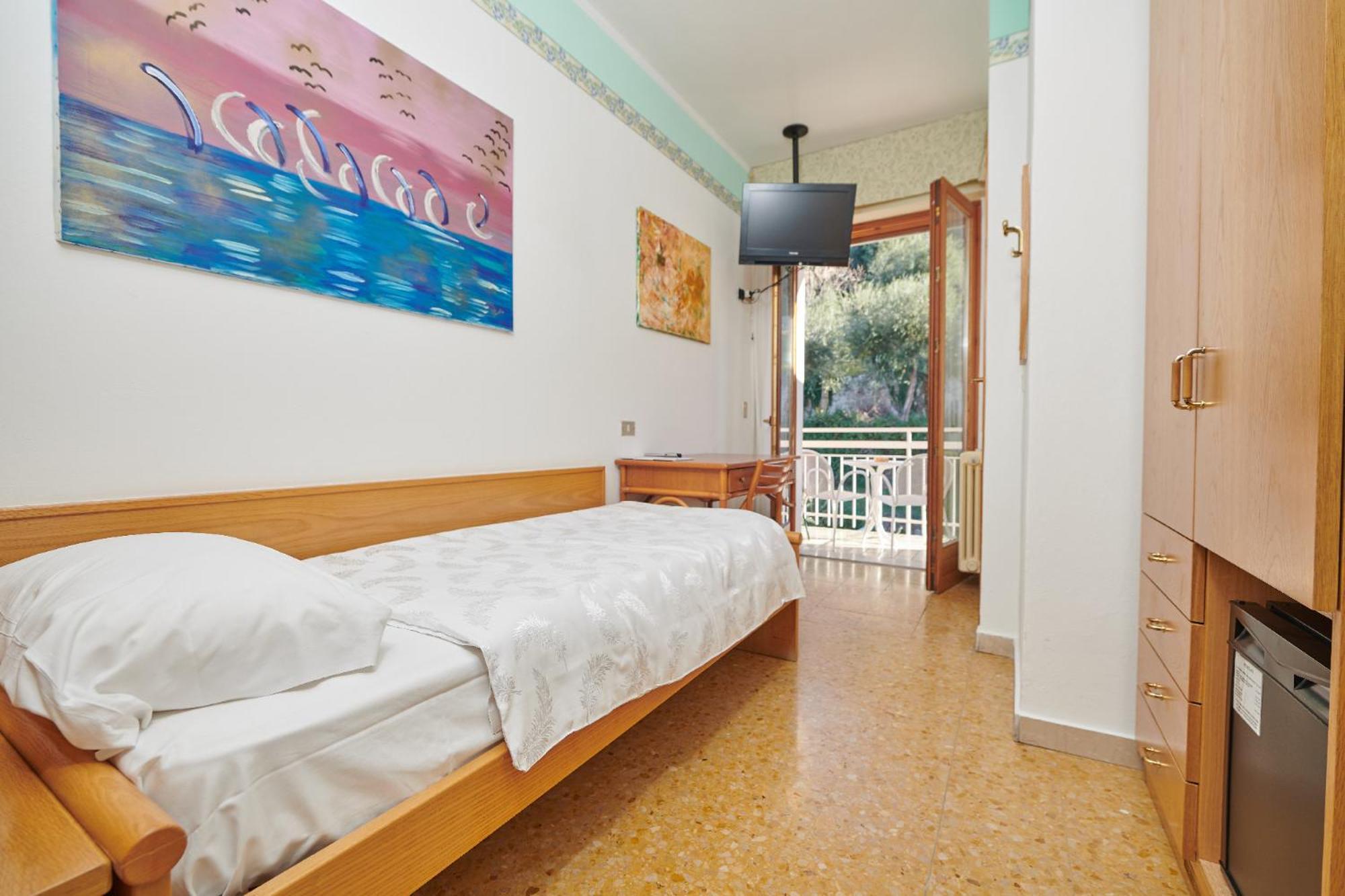 Hotel Eden Brenzone sul Garda Oda fotoğraf