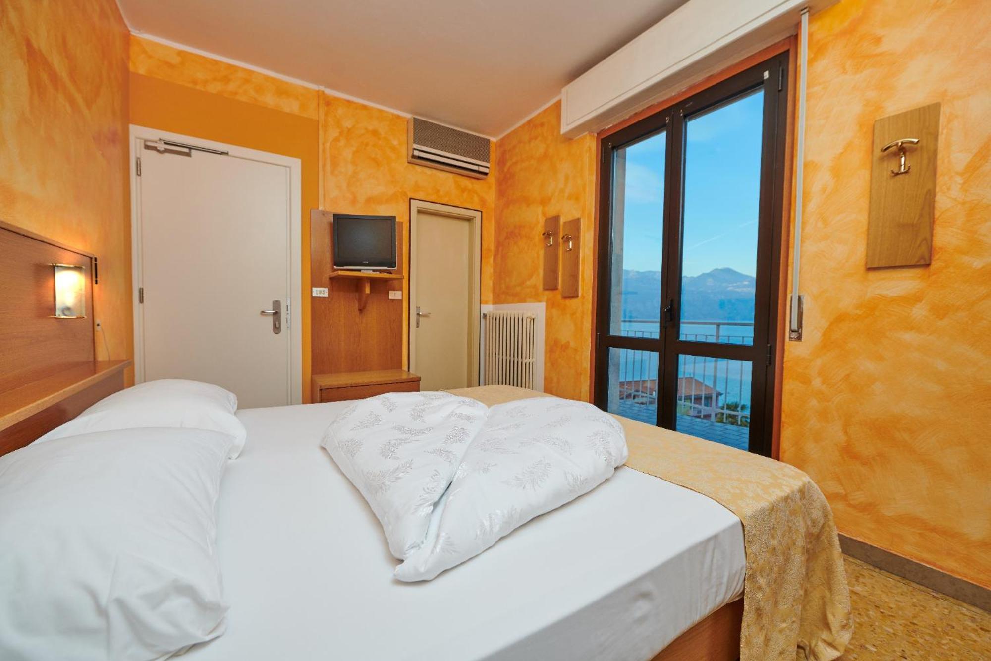 Hotel Eden Brenzone sul Garda Oda fotoğraf